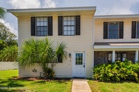 Building Photo - 3118 Manor Dr NE