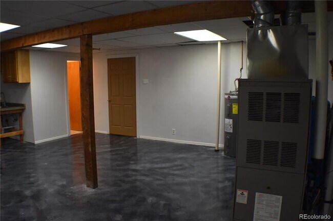 Building Photo - 1014 Elfin Glen Dr