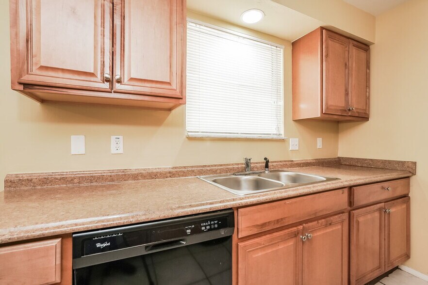 Building Photo - 18703 Sebring Rd