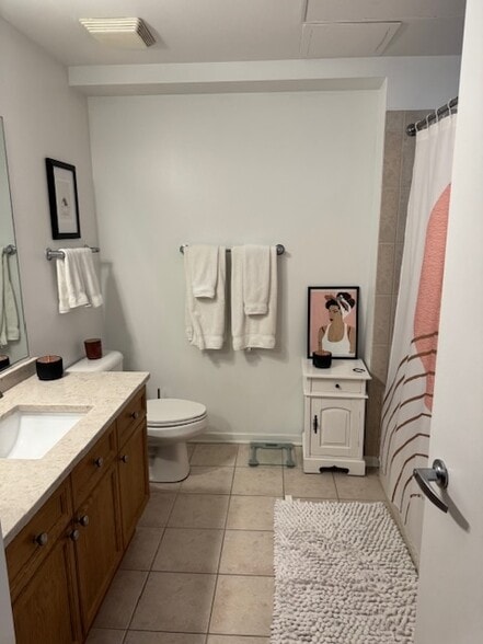 Building Photo - 900 N Kingsbury St