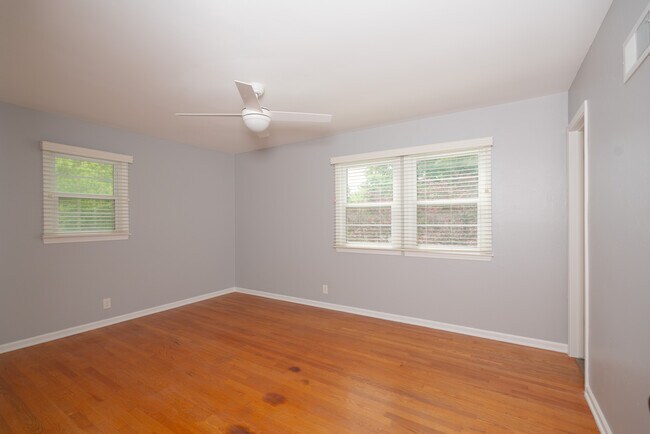 Building Photo - 9300 Outlook Dr