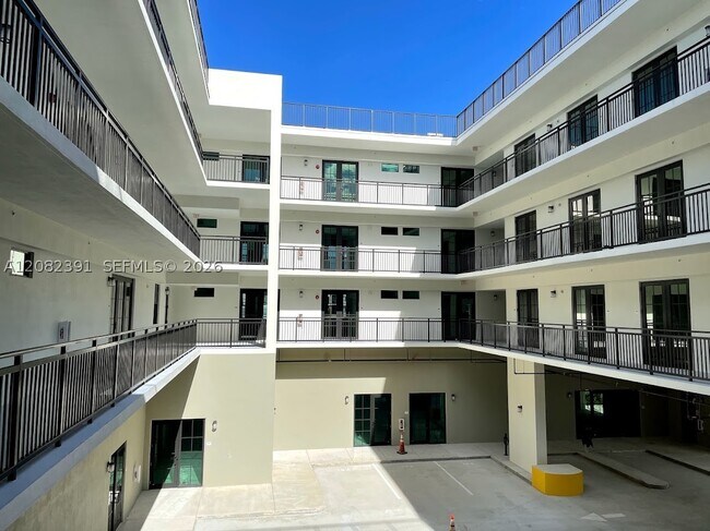 Building Photo - 4100 SW 64th Ave
