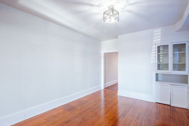 Building Photo - Wonderful Updated TownHouse in the Heart of Middletown - On Main St