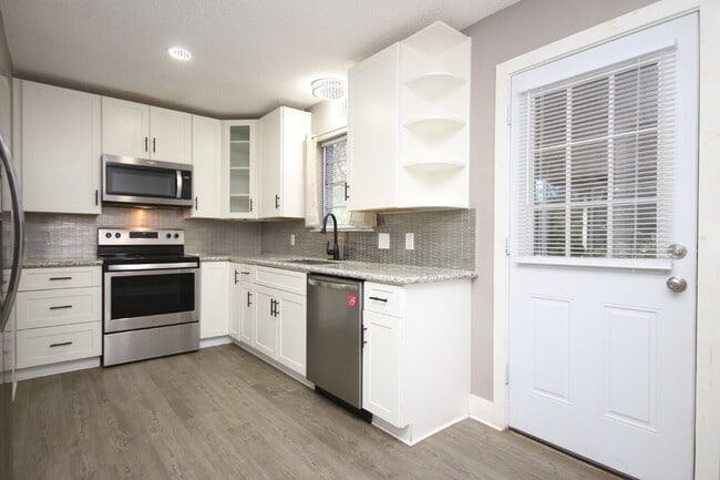 Building Photo - Beautifully Renovated 3-Bed, 1.5-Bath Home with Screened Porch in Desirable Pace Location