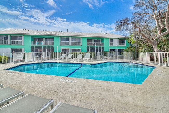 Building Photo - 9860 Leeward Ave