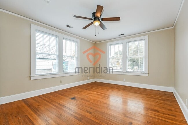 Building Photo - 3 bed / 2 bath home ~ Available October 2025