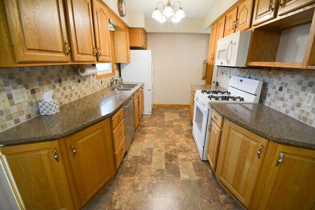 Building Photo - 4 Bed, 2 Bath Home for Rent – Great Location Near Schools