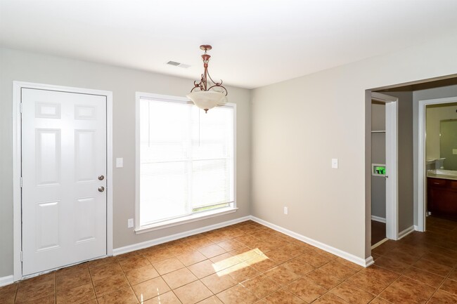 Building Photo - 1079 Mossy Knoll Dr