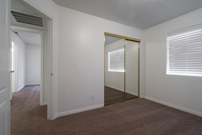 Building Photo - La Paloma Condo with 2-Bedrooms and 2-Bathrooms