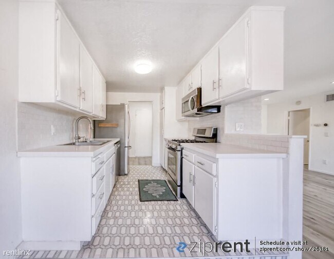 Building Photo - 1 br, 1 bath Condo - 515 North Jackson Str...