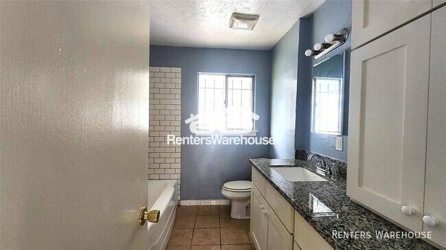 Building Photo - Cottage style 3 bedroom, 1 full bath home ...