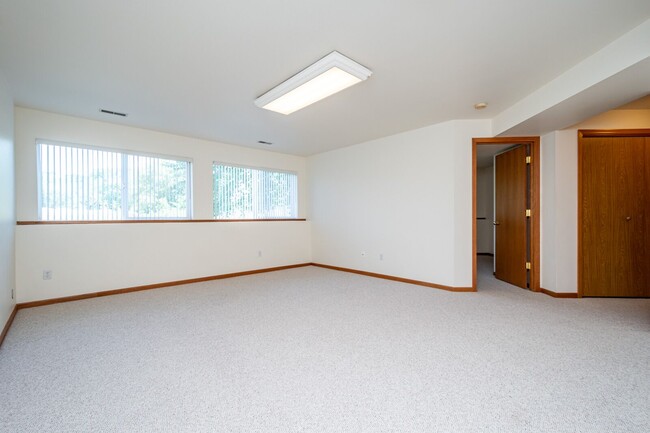 Building Photo - 7 Redtail Ct