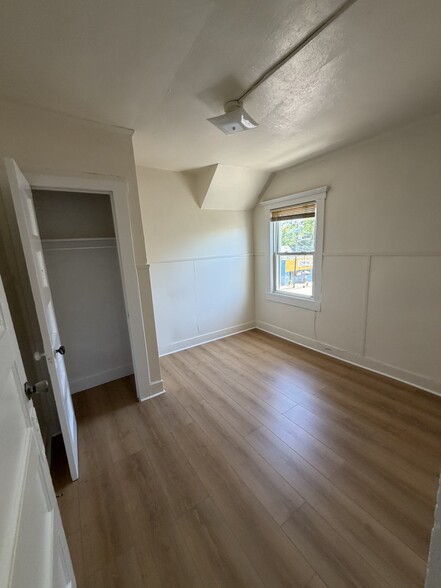 Building Photo - 304 Queen Anne Rd