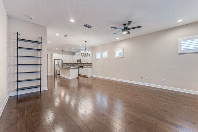 Building Photo - Stunning David weekly designed 3 BR+ OFFICE/ 2.5 BA / 2 Car executive townhouse in Hyde Park / So...