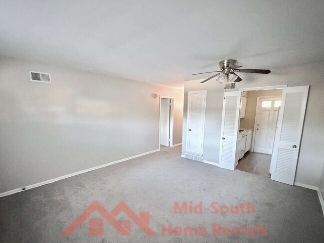 Building Photo - 25 N Idlewild St