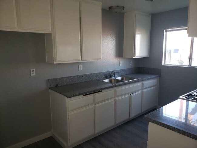 Building Photo - 1308 W 225th St