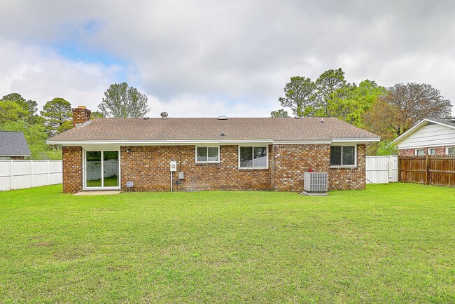 Building Photo - Gorgeous Family Home in Summerville!