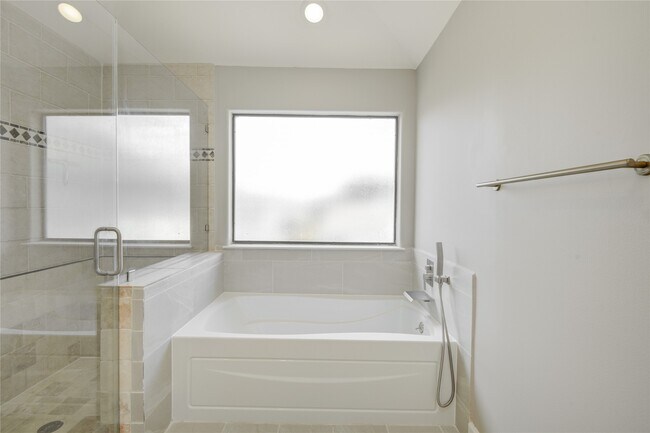 Building Photo - 5510 Blossom St