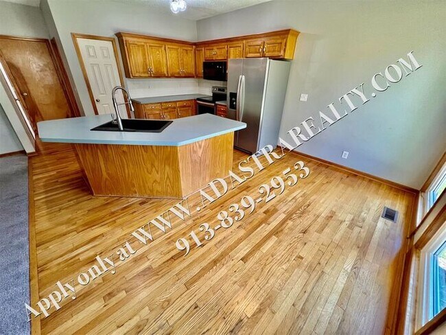 Building Photo - Updated 4 Bed 2.5 Bath in Olathe-Available...
