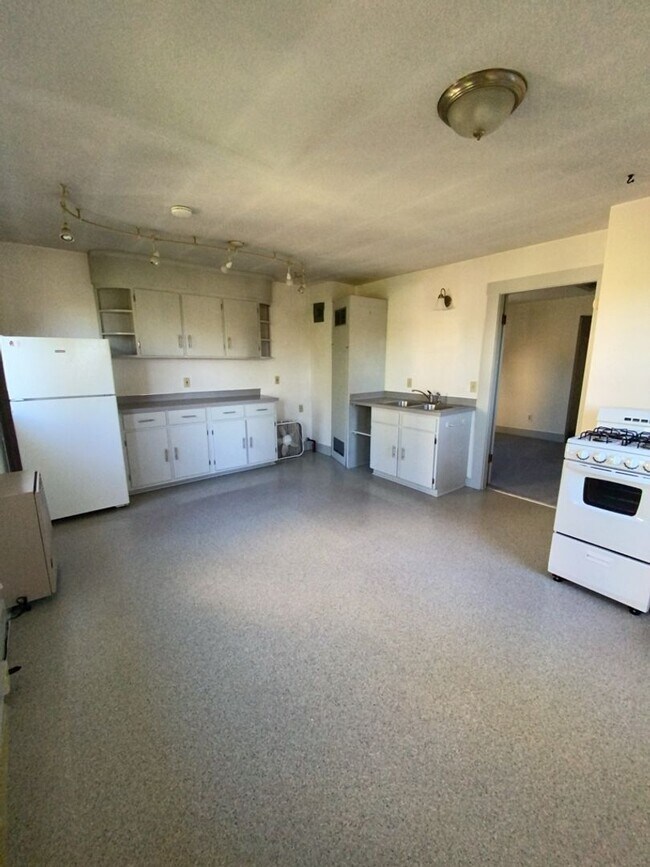 Building Photo - 1318 High St