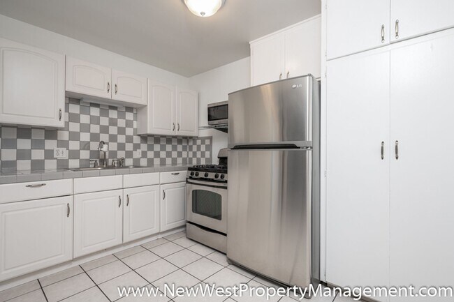 Building Photo - Charming Golden Hill 1-Bedroom, Available Now!