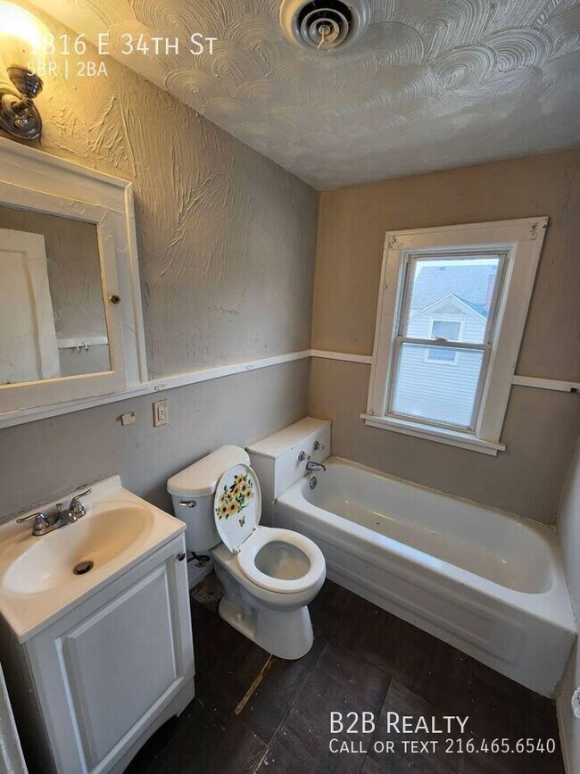 Building Photo - 1816 E 34th St