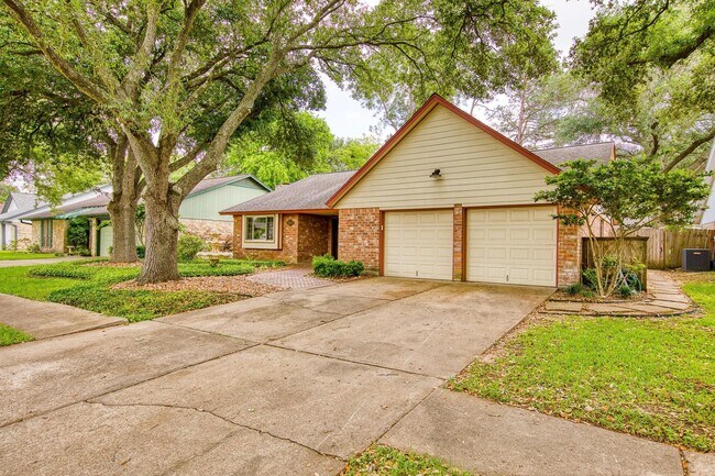 Building Photo - 22411 Elsinore Dr