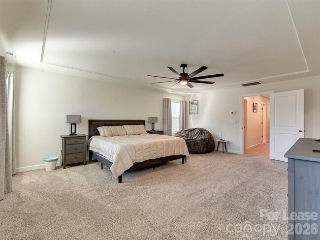 Building Photo - 4009 Woodland View Dr