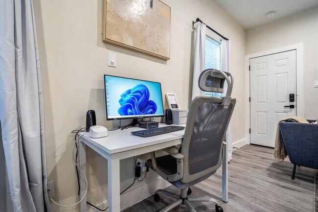 Building Photo - 5 Estelle St