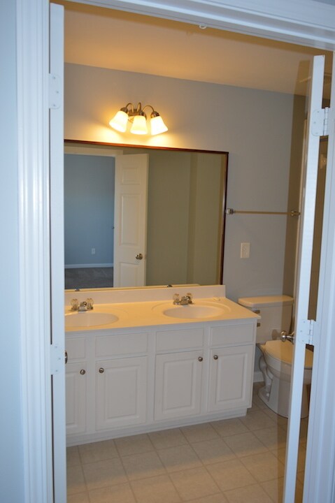 Building Photo - 913 Prestwyck Ct