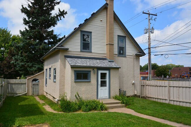 Building Photo - 3BD Home with Deck, Fenced Yard & Garage—S...