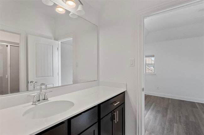 Building Photo - 724 Landing Ln