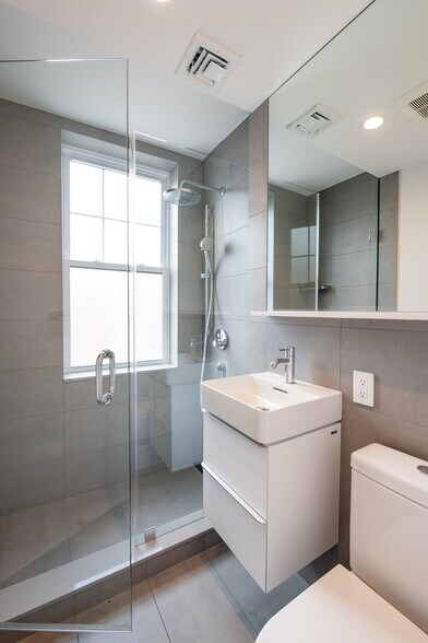 Building Photo - 16 Forest St