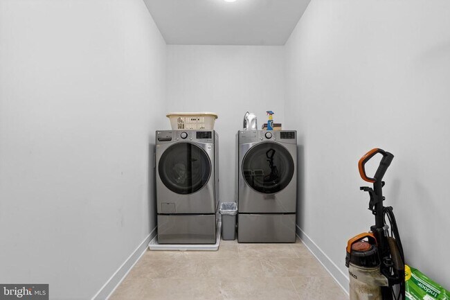 Building Photo - 3248 Royal Fern Pl