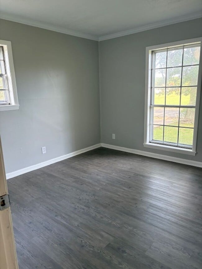 Building Photo - Renovated 4 Bedroom 2 Bath Home for Rent!