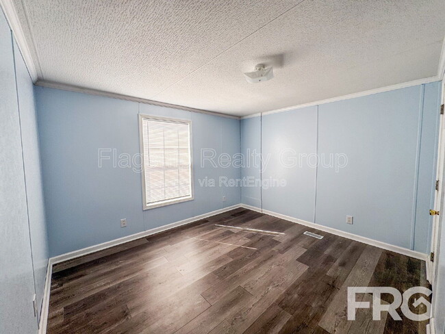 Building Photo - 2057 Oakley Rd