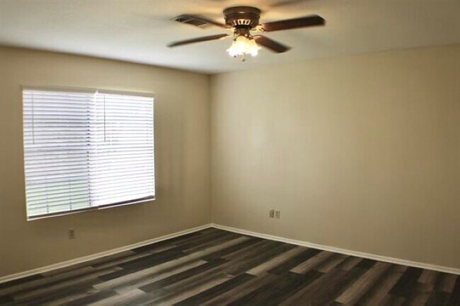 Building Photo - 8690 Manion Dr