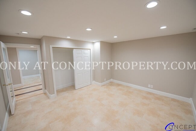 Building Photo - Attractive 4 Bed 3 Bathroom Home: Backing Park - 2 Car Garage