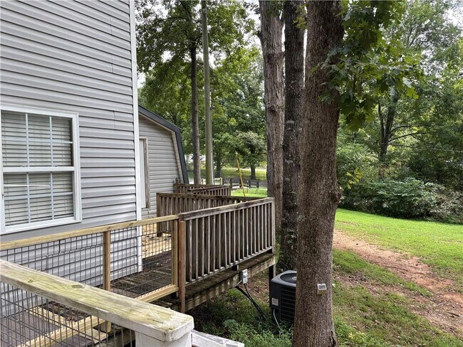 Building Photo - 368 White Pine Crossover