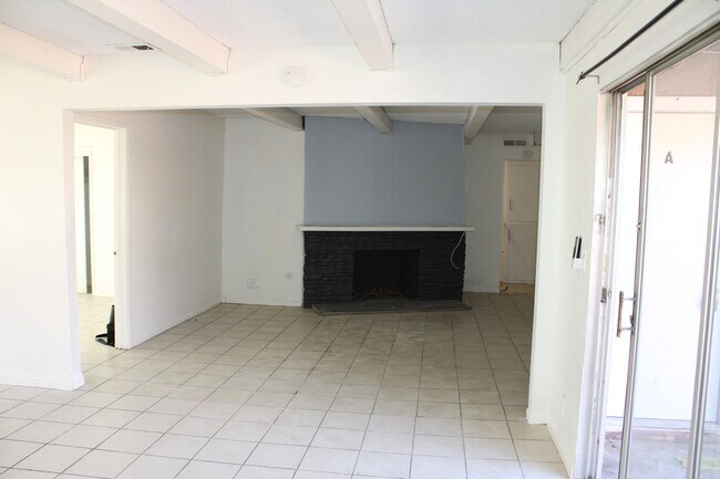 Building Photo - 4632 Canoga St
