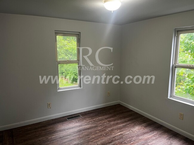 Building Photo - 229 Kentucky-