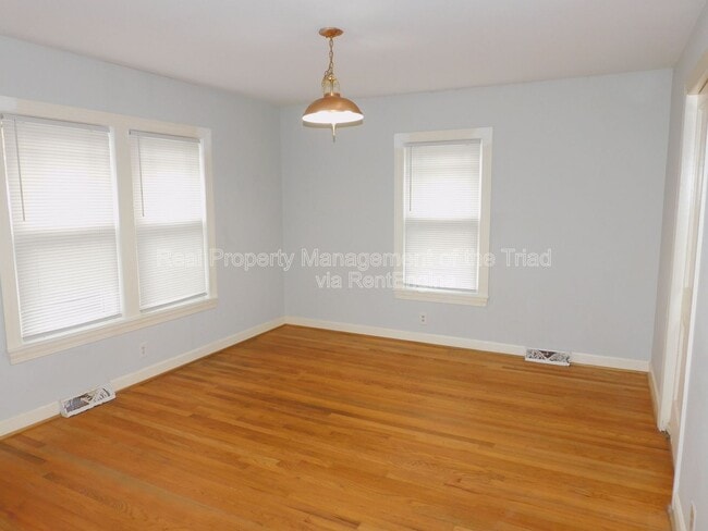 Building Photo - 3713 N Cherry St