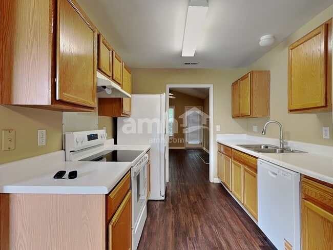 Building Photo - 4004 Pearl Rd