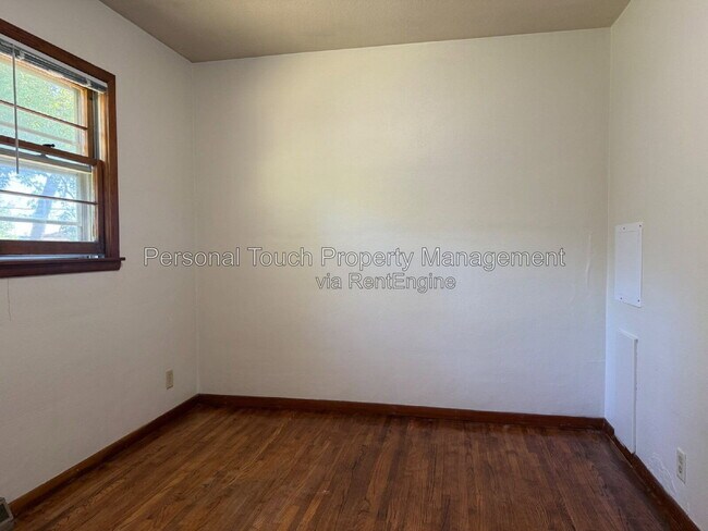 Building Photo - 1818 5th Ave S