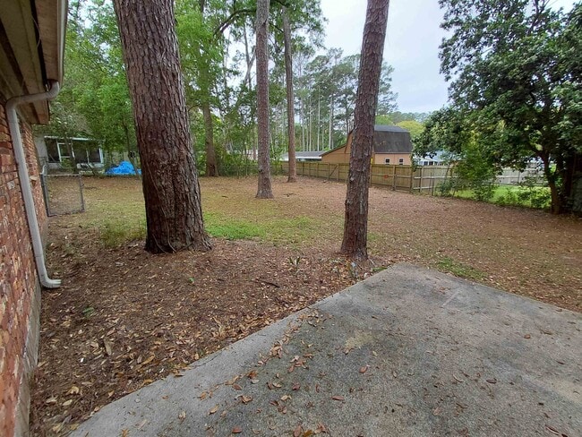 Building Photo - 2412 Almond Dr