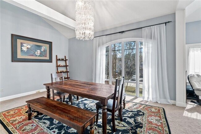 Building Photo - 632 Village Ln S