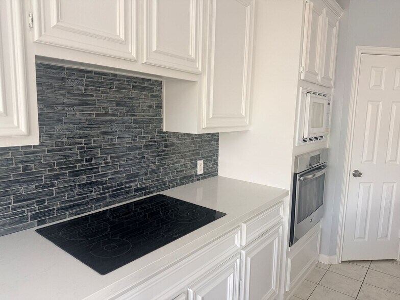 Building Photo - 3204 Coral Ridge Dr