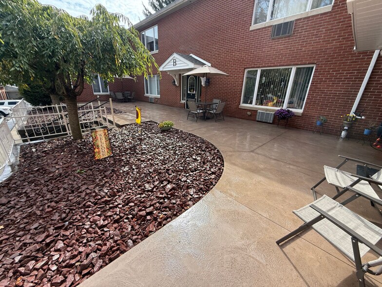 Building Photo - 302 15th St