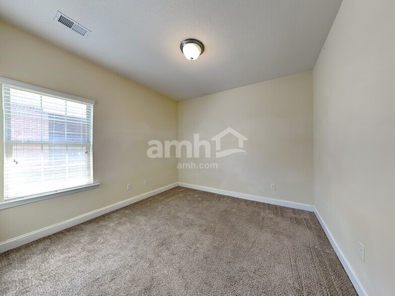 Building Photo - 101 Scottish Ave