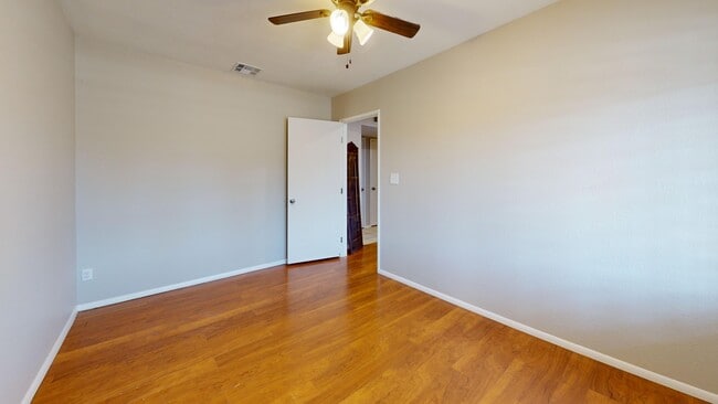 Building Photo - 2080 E Greenway Dr